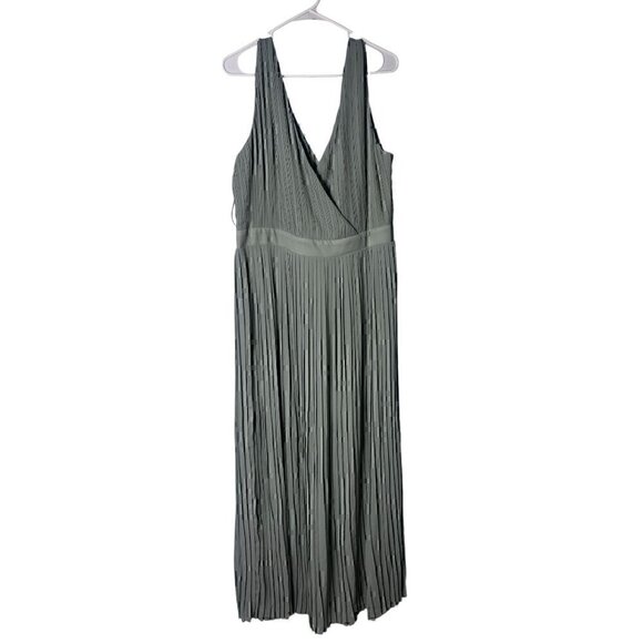 TFNC London Calida Maxi Dress Sage Pleated V-Neck Size 22 - Picture 1 of 7